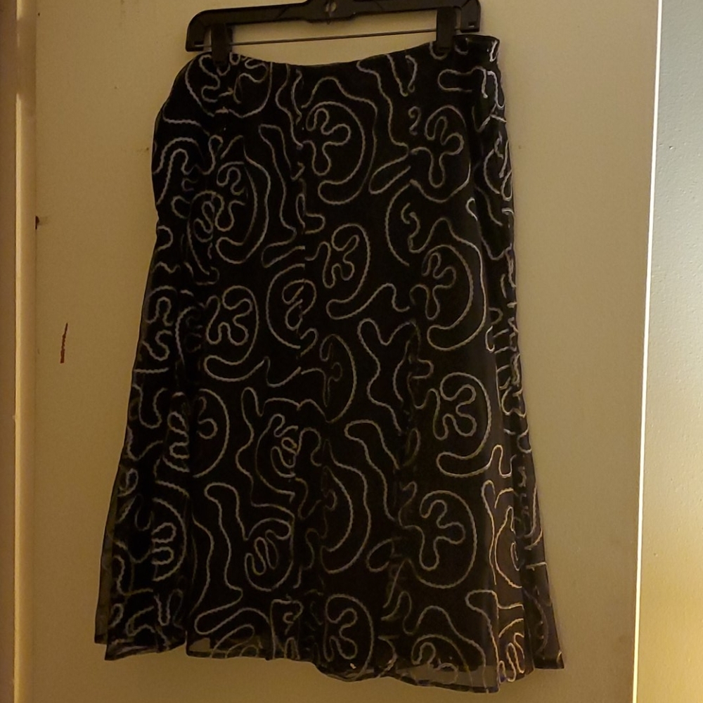 Below the knee lined skirt with pattern